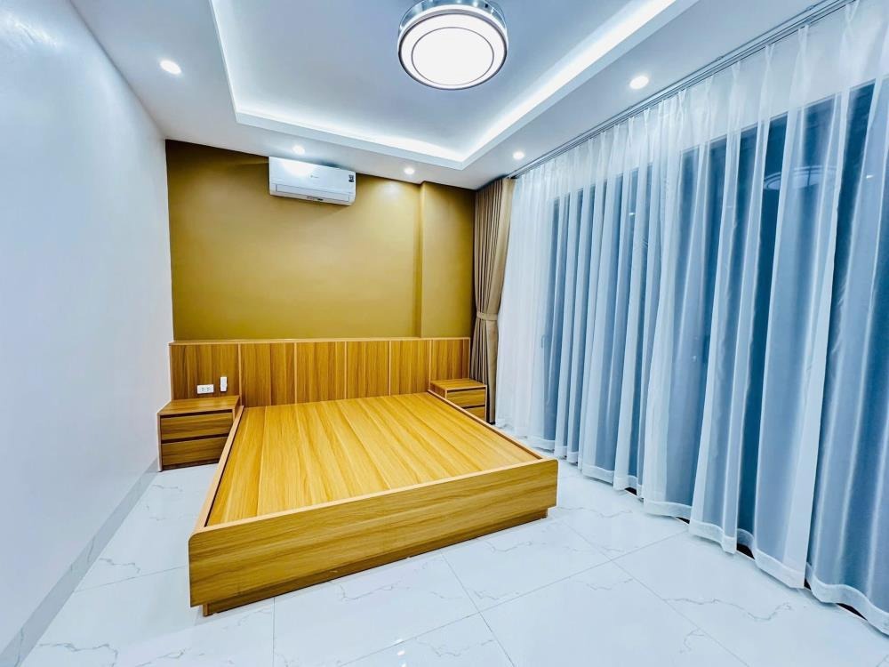 Bán nhà Hoàng Quốc Việt 60m² - 6 Tầng, Mặt Tiền 5.1m, 26.5 Tỷ - Ngõ Ô Tô, Thang Máy, Gara