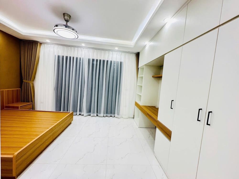 Bán nhà Hoàng Quốc Việt 60m² - 6 Tầng, Mặt Tiền 5.1m, 26.5 Tỷ - Ngõ Ô Tô, Thang Máy, Gara