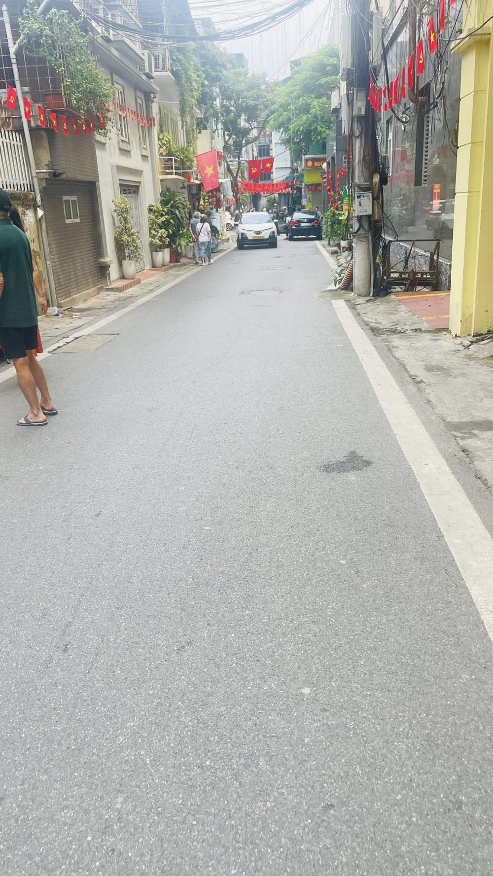 Bán nhà mặt phố Đặng Tất, Ba Đình - 55m2, 4 tầng, lô góc - 30 tỷ (TL)