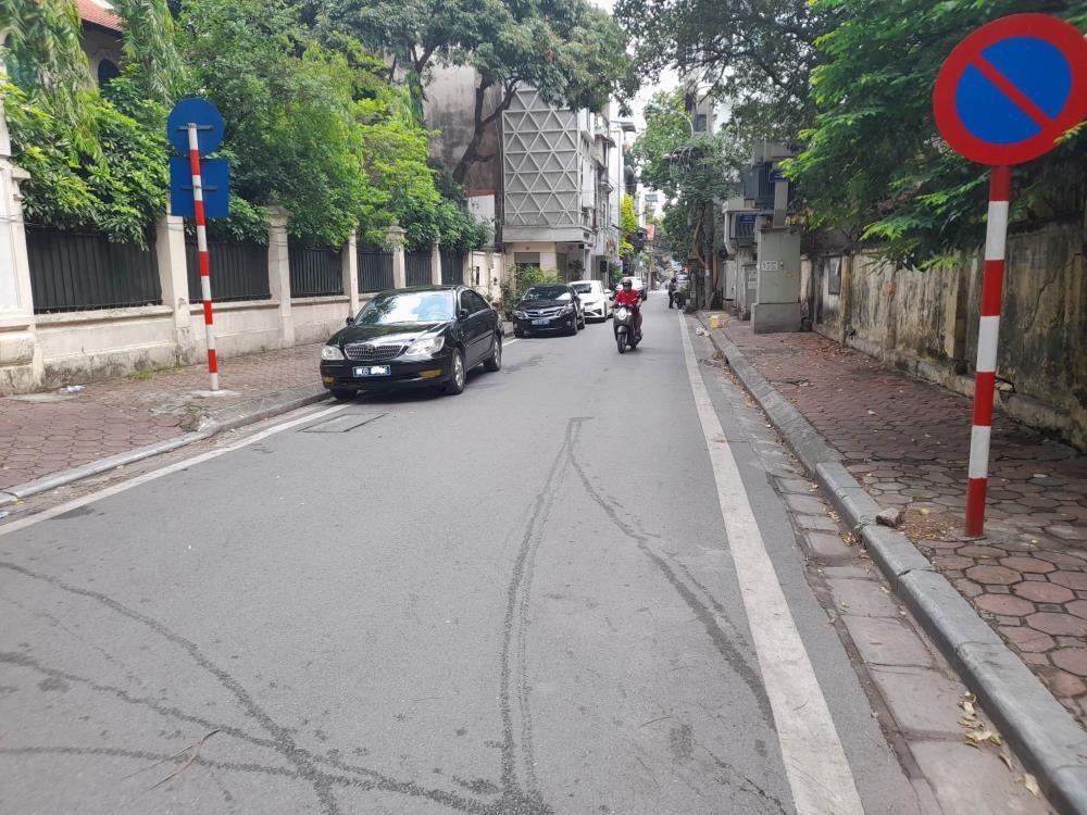 Bán nhà mặt phố Đặng Tất, Ba Đình - 55m2, 4 tầng, lô góc - 30 tỷ (TL)