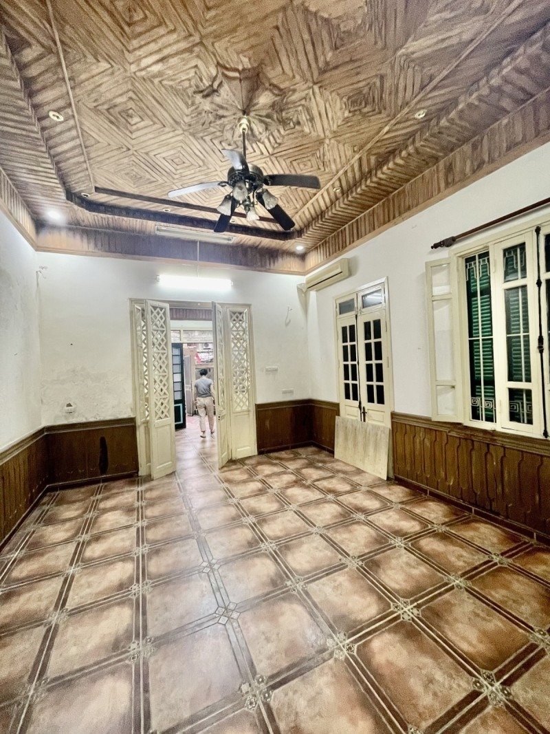 Bán nhà mặt phố Đặng Tất, Ba Đình - 55m2, 4 tầng, lô góc - 30 tỷ (TL)