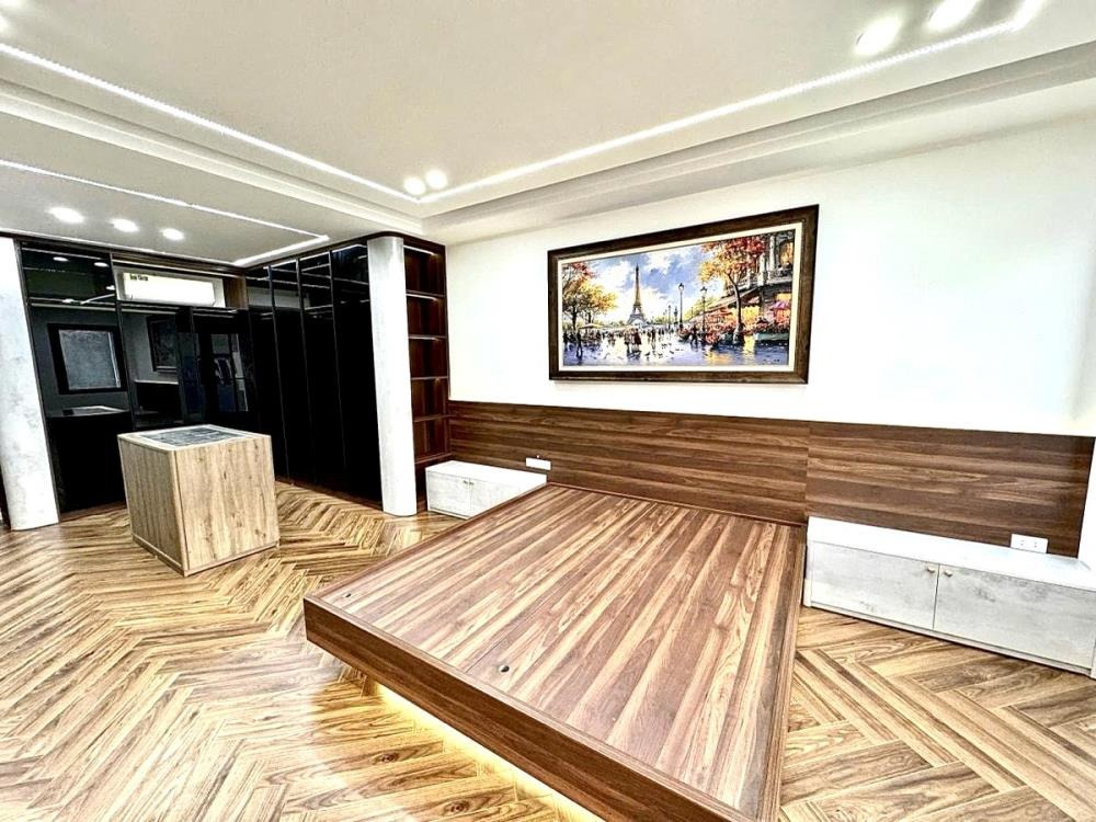 Nhà Mặt Phố Phương Mai 69m2, Vỉa Hè, Kinh Doanh, 35 Tỷ