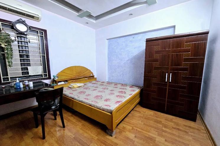 Bán nhà Tây Hồ Xuân La 35m2, 4T, 2 mặt ngõ, ô tô đỗ cửa, gần Hồ Tây