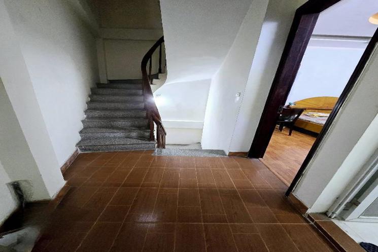 Bán nhà Tây Hồ Xuân La 35m2, 4T, 2 mặt ngõ, ô tô đỗ cửa, gần Hồ Tây