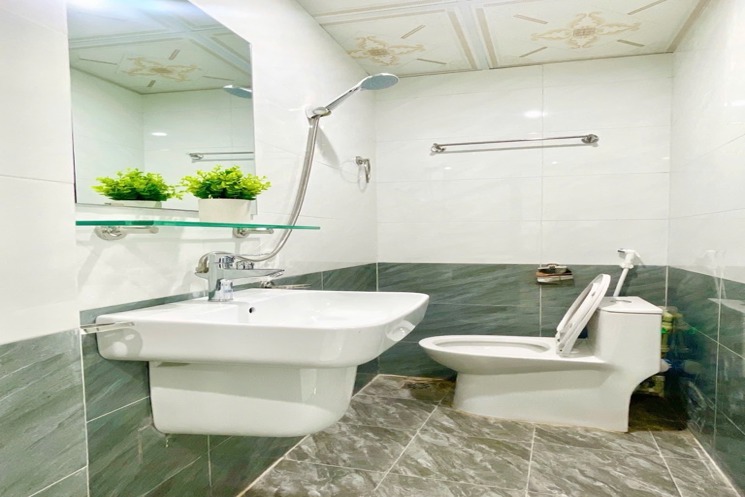 Cần bán căn hộ dịch vụ 80m 6 tầng CCMN thang máy, dòng tiền đỉnh ngay Học viện Nông nghiệp, PCCC