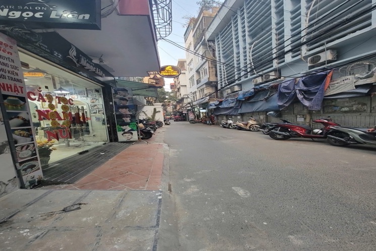 CẦU GIẤY DT 46M GIÁ 15,8 TỶ-Ô TÔ QUA NHÀ,KINH DOANH SẦM UẤT-NHÀ ĐẸP,CÁCH PHỐ 50M