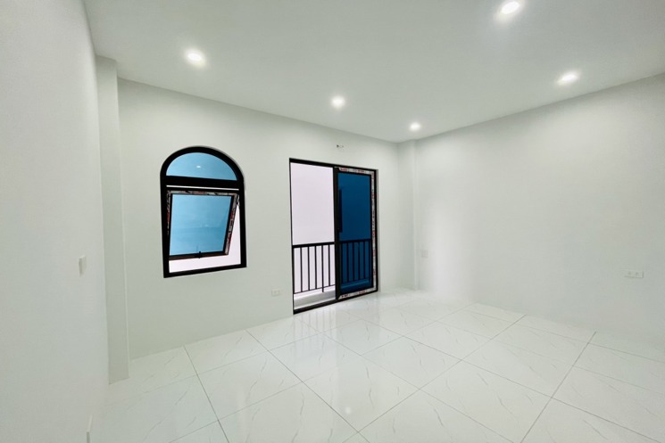 Liên Mạc nhà mới kính kong xách vali ở luôn 31m2, 5 tầng Ô TÔ đỗ cửa