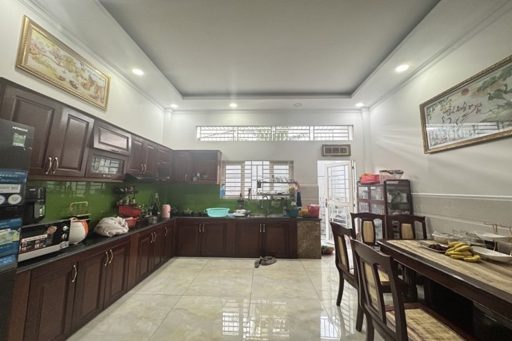 Bán nhà mặt đường Tăng Nhơn Phú, Phước Long, DT 130m2, 3 tầng, sổ hồng. Giá 14.7 tỷ,