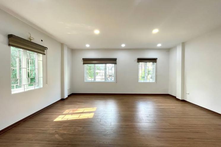 Bán Nhà  Ngõ Thống Nhất 28/33m2.  5 tầng. mặt tiền 5.5m. giá 8.6 tỷ Hai Bà Trưng Hà Nội