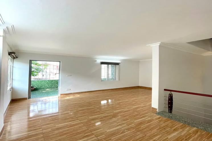 Bán Nhà  Ngõ Thống Nhất 28/33m2.  5 tầng. mặt tiền 5.5m. giá 8.6 tỷ Hai Bà Trưng Hà Nội
