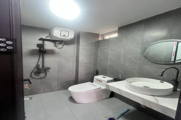 Bán Nhà  Ngõ Thống Nhất 28/33m2.  5 tầng. mặt tiền 5.5m. giá 8.6 tỷ Hai Bà Trưng Hà Nội