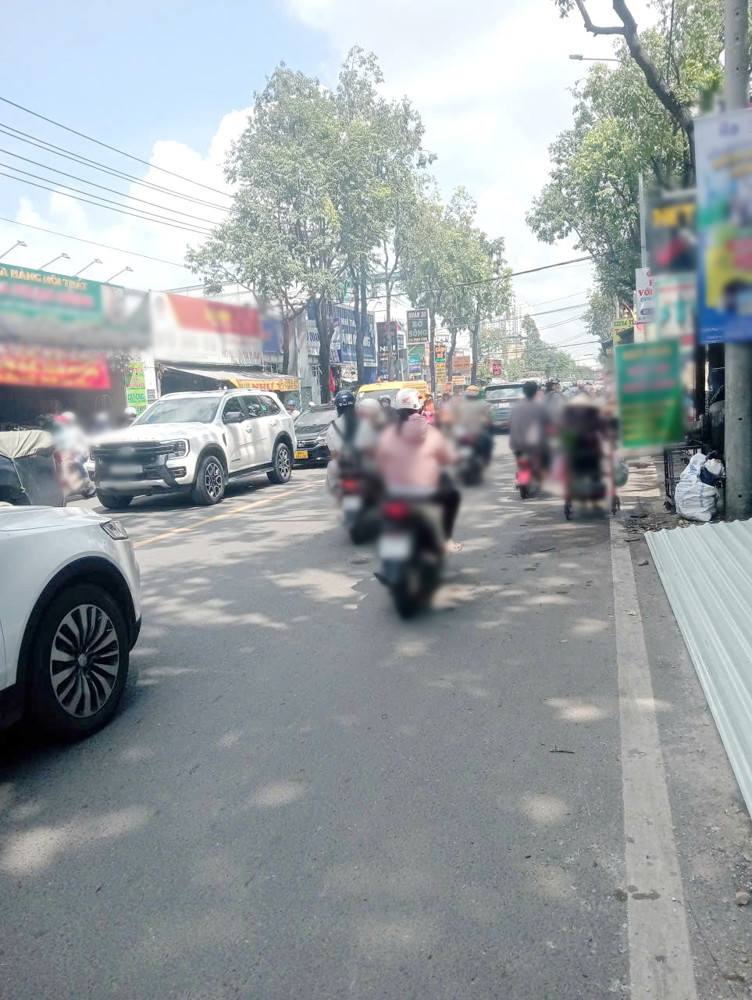 Nhà mặt tiền kinh doanh Phạm Hùng gần siêu thị Satra
