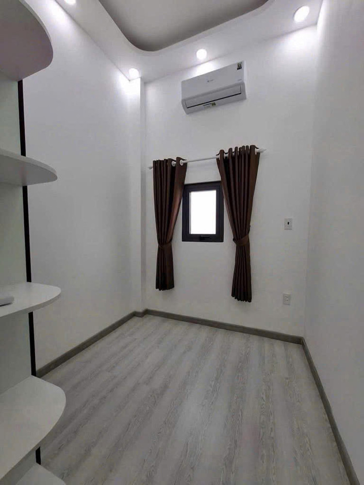 Bán Gấp Nhà Hẻm Huỳnh Tấn Phát Q7, 32m2, 2 Tầng, Giá Hời Chỉ 2.9 Tỷ, Sổ Hồng