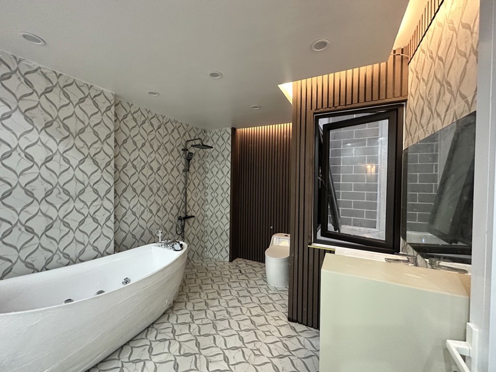 BÁN NHÀ NGUYỄN SƠN-LONG BIÊN,LÔ GÓC, NGÕ OTO,THANG MÁT, 70M2, NHỈNH13 TỶ