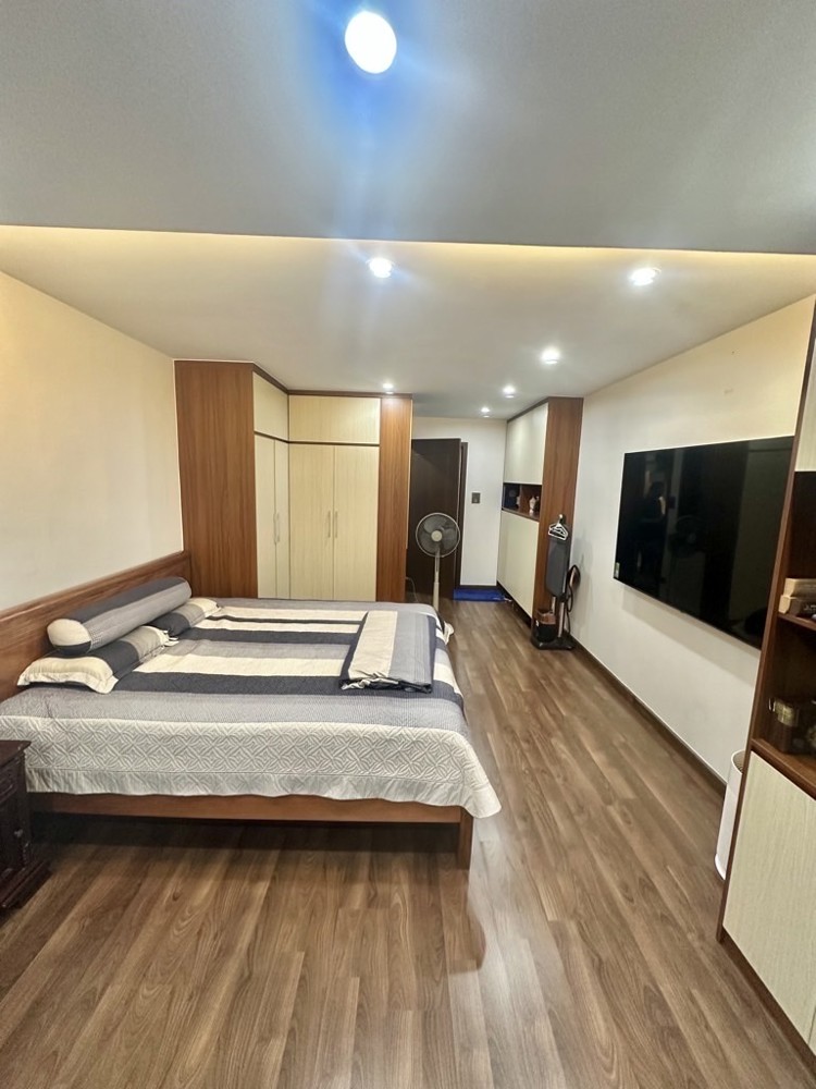 LẠC LONG QUÂN 40M GIÁ 12 TỶ-GẦN Ô TÔ TRÁNH,NGÕ THÔNG,DÂN XÂY,NỘI THÁT ĐẸP