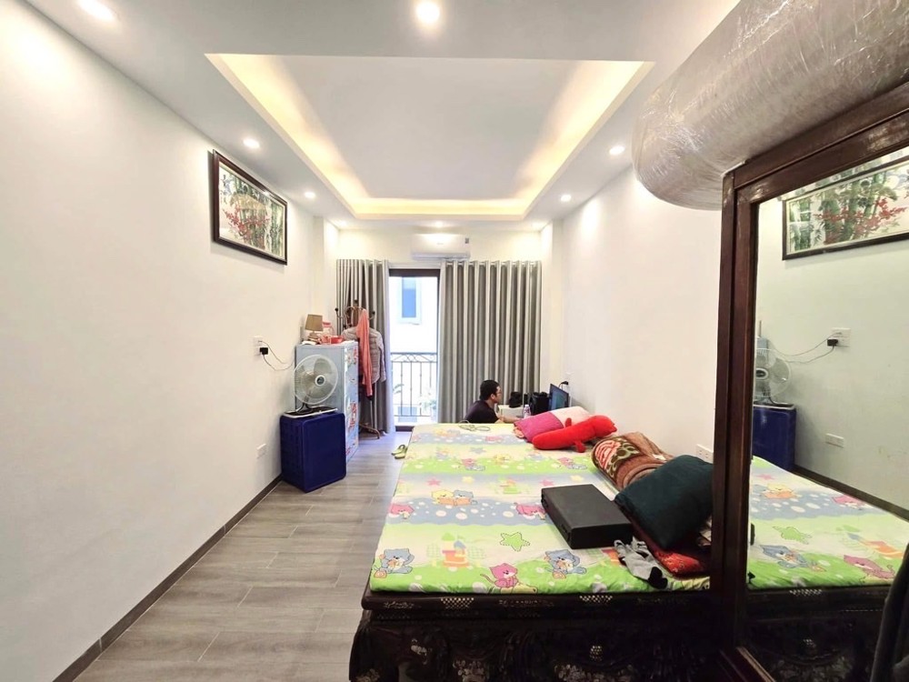 ĐỘI CẤN 35M-10,6 TỶ-NHÀ ĐẸP,THANG MÁY,NGÕ THÔNG,SÁNG,BA GÁC ĐUA,GẦN Ô TÔ