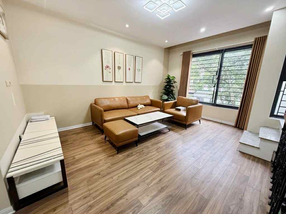 bán nhà Ngọc Lâm, 54m x 4 tầng, mặt tiền 5m, gara ôtô, kinh doanh, full nội thất