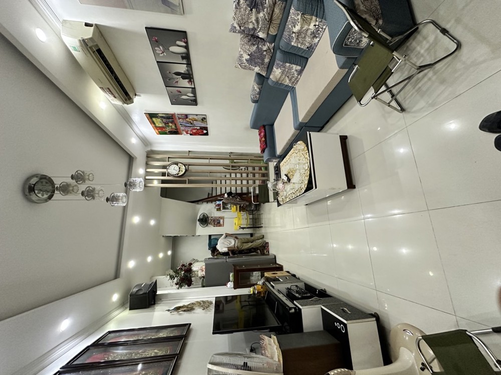 BÁN NHÀ GIA QUẤT, LONG BIÊN-35M- NHỈNH 6 TỶ( TL)