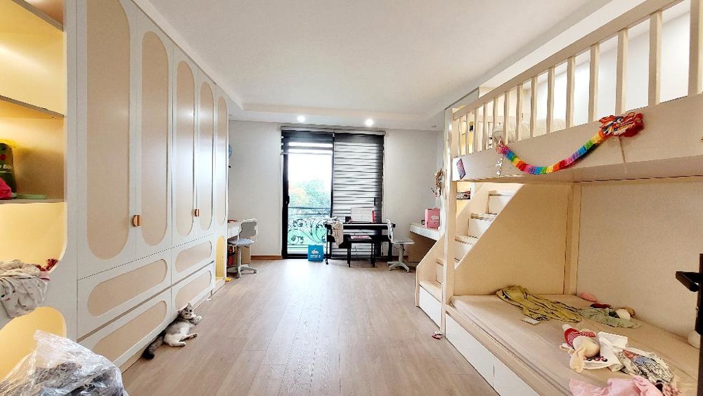 BÁN NHÀ NGỌC LÂM- VIEW HỒ-FULL NỘI THẤT-KINH DOANG TỐT-35M- NHỈNH 12 TỶ (TL)