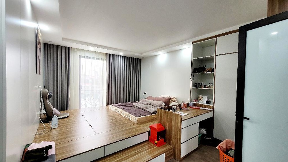 BÁN NHÀ NGỌC LÂM- VIEW HỒ-FULL NỘI THẤT-KINH DOANG TỐT-35M- NHỈNH 12 TỶ (TL)