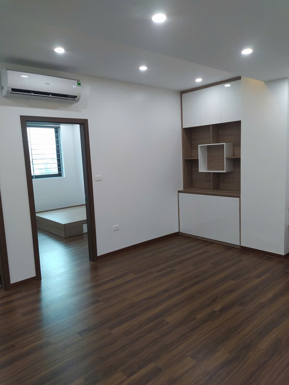 Bán căn hộ Trần Quý Kiên, Cầu Giấy - 60m² - 4.9 tỷ - Full Nội Thất