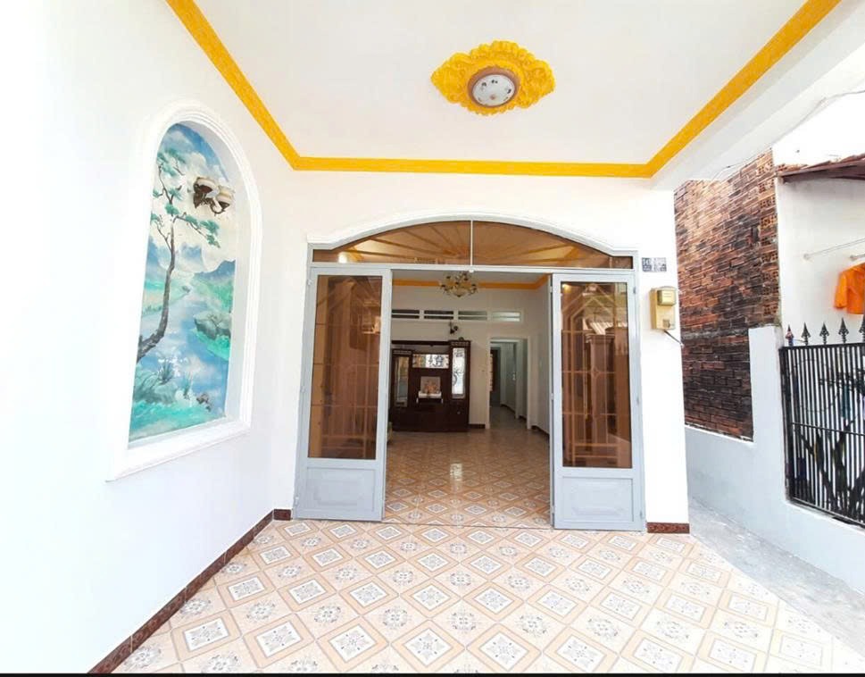 Cho Thuê Nhà Nguyên Căn Quận 9 - 180m² - Giá 8.5 Triệu/Tháng