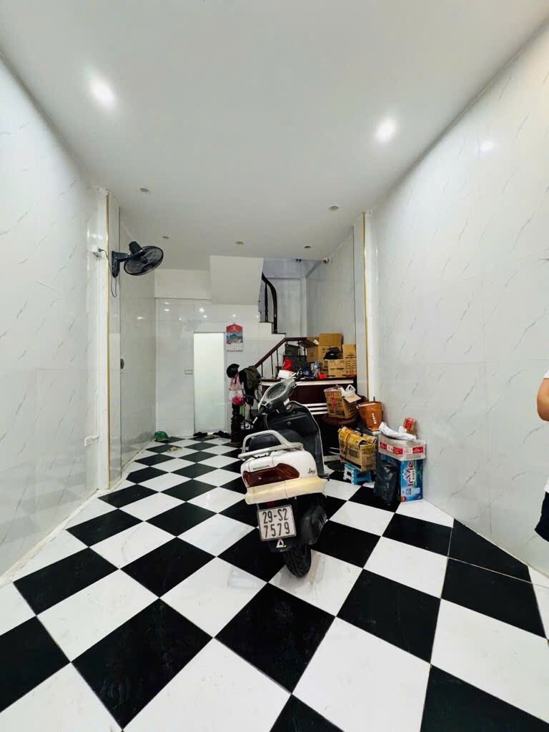 Bán nhà Ba Đình - Kim Mã 24m2, Mặt Tiền Rộng - Vị Trí Đắc Địa