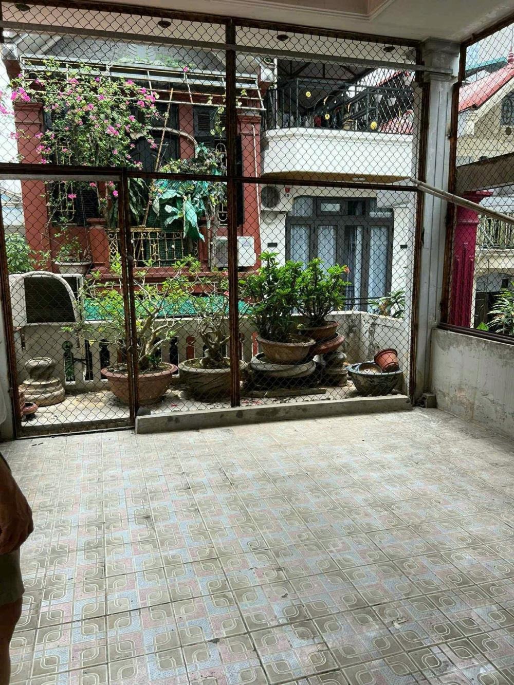 Cho Thuê Nhà 4 Tầng Trần Quốc Hoàn, Cầu Giấy - Giá 20 Triệu/Tháng