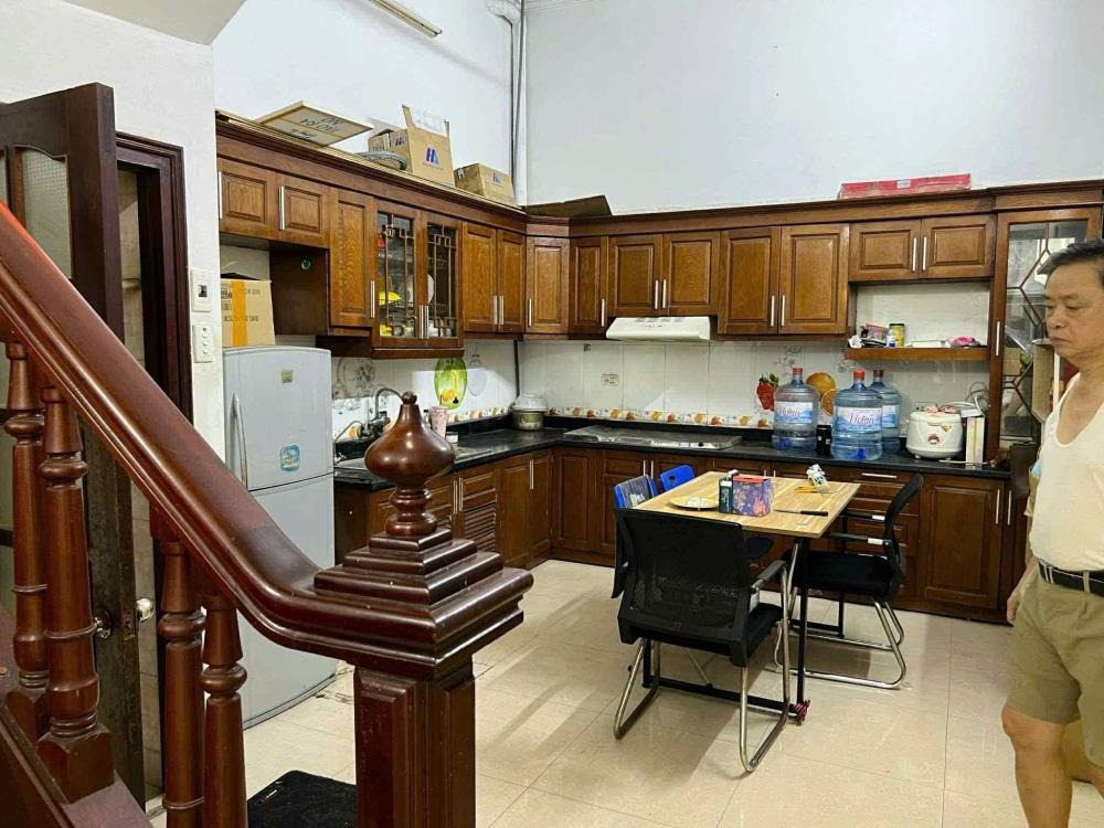 Cho Thuê Nhà 4 Tầng Trần Quốc Hoàn, Cầu Giấy - Giá 20 Triệu/Tháng