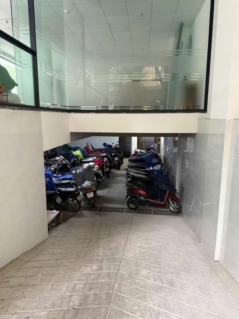 Bán tòa nhà 10 tầng, 160m2 Mặt phố Đoàn Thị Điểm - Vị trí VIP, Dòng tiền khủng