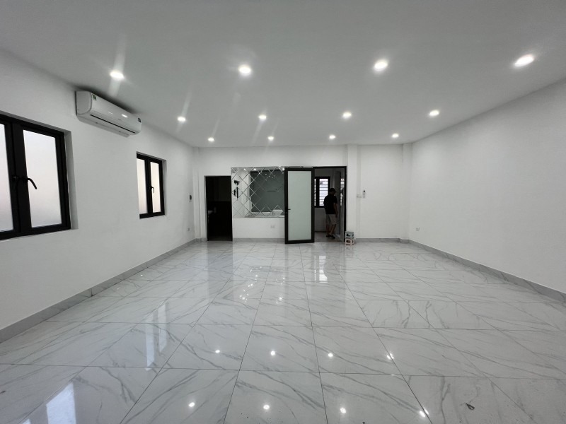 Bán Nhà Phố Trần Khát Chân - 50m² - 6 Tầng - Lô Góc 3 Thoáng - Giá 21.5 Tỷ