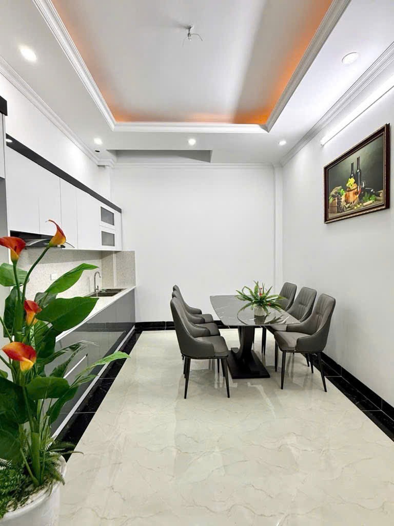 Nhà 5 Tầng, Thang Máy, Minh Khai - Giá Chỉ 10 Tỷ