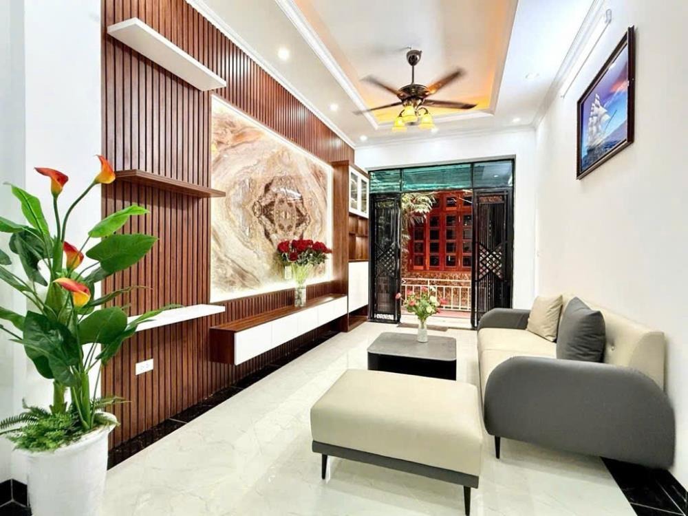 Nhà 5 Tầng, Thang Máy, Minh Khai - Giá Chỉ 10 Tỷ