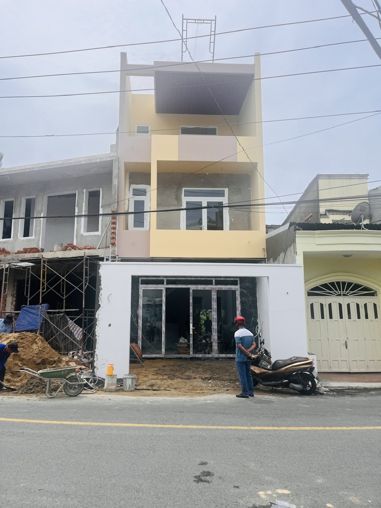 NHÀ MẶT TIỀN KINH DOANH, 3 TẦNG, T/TÂM DĨ AN, VÔ LÝ THƯỜNG KIỆT, NGANG ĐẸP 5,5M, NHỈNH 6 TỶ!
