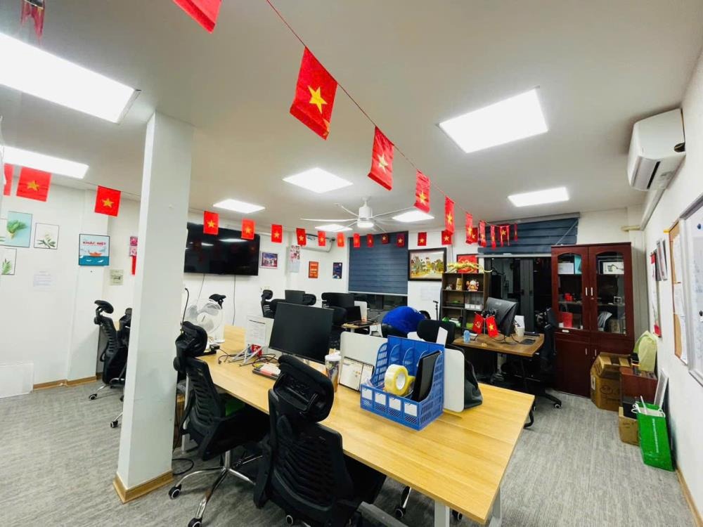 Bán nhà Cầu Giấy - Đất Phân Lô - Ô Tô Vào Nhà - Giá Tốt