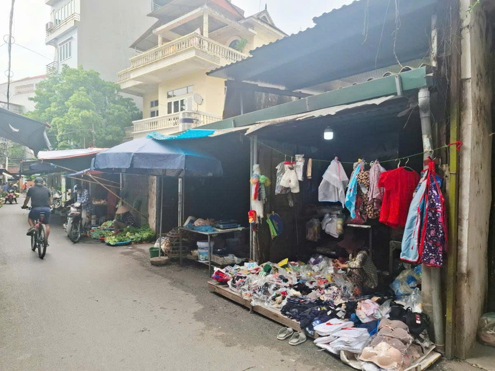 CẦN BÁN GẤP ĐẤT TÂY HỒ 210M - TIỆN ÍCH NGÚT NGÀN - BA BƯỚC RA CÁC TUYẾN PHỐ TÂY HỒ - THÍCH HỢP XÂY