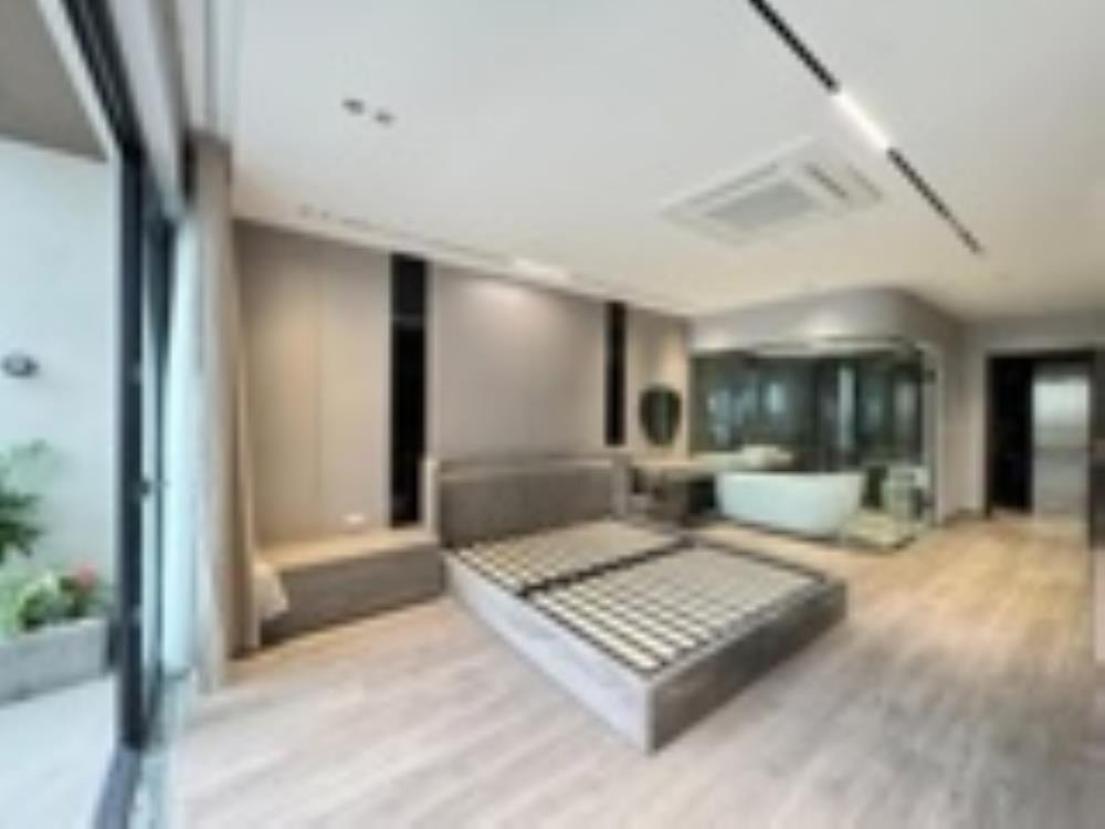Bán tòa nhà 7 tầng thang máy, lô góc Hoàng Đạo Thành, Nguyễn Xiển - Giá 24.8 tỷ