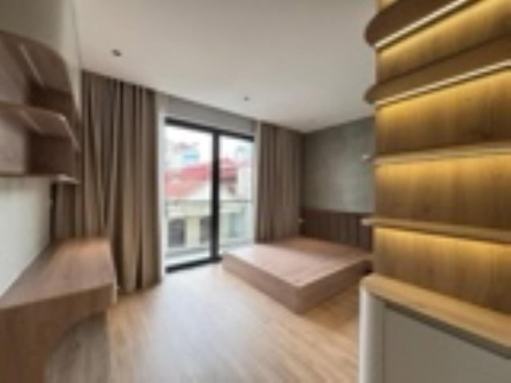 Bán tòa nhà 7 tầng thang máy, lô góc Hoàng Đạo Thành, Nguyễn Xiển - Giá 24.8 tỷ