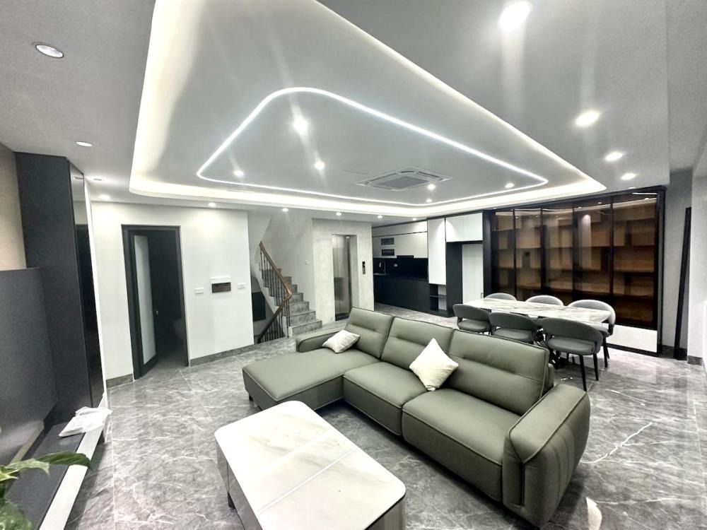 Bán tòa nhà 7 tầng thang máy, lô góc Hoàng Đạo Thành, Nguyễn Xiển - Giá 24.8 tỷ
