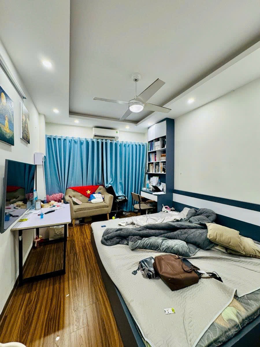 Bán Tòa Nhà Mặt Phố Tôn Đức Thắng, Đống Đa - 105m2, 7 Tầng, Giá 50 Tỷ