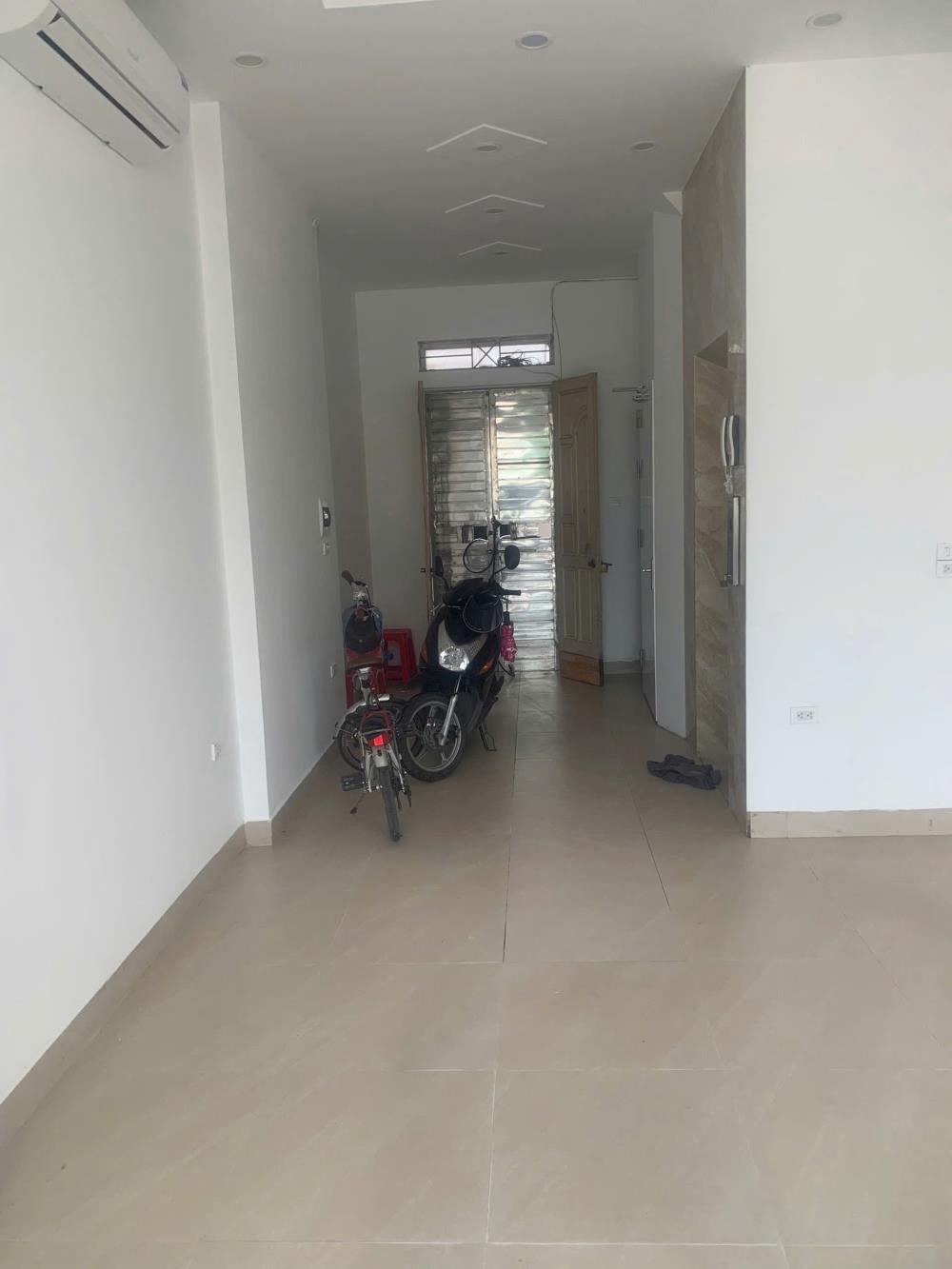 Cho Thuê Nhà 4.5 Tầng, Thang Máy, 2 Mặt Đường Ven Hồ Hạ Đình, Thanh Xuân, Hà Nội
