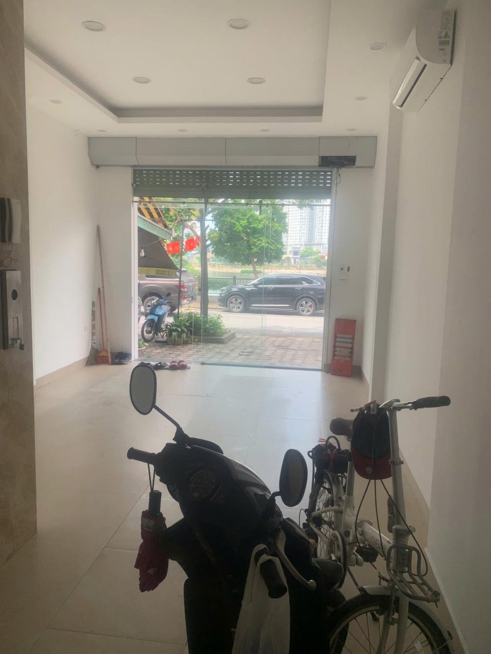 Cho Thuê Nhà 4.5 Tầng, Thang Máy, 2 Mặt Đường Ven Hồ Hạ Đình, Thanh Xuân, Hà Nội