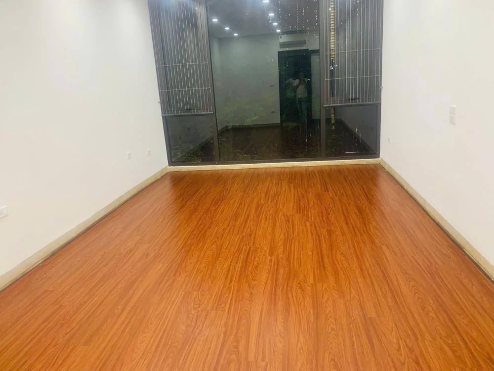 Cho Thuê Nhà 4.5 Tầng, Thang Máy, 2 Mặt Đường Ven Hồ Hạ Đình, Thanh Xuân, Hà Nội