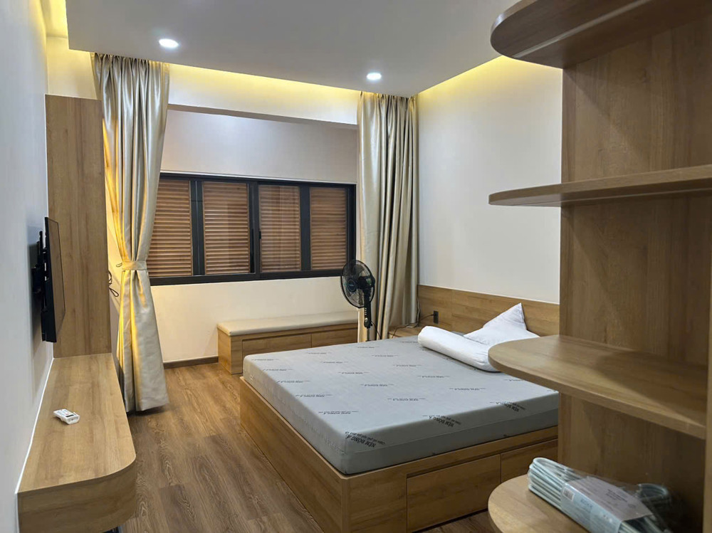 Bán nhà đẹp 2 tầng mặt tiền đường Nguyễn Hữu Huân - Giá 11 Tỷ