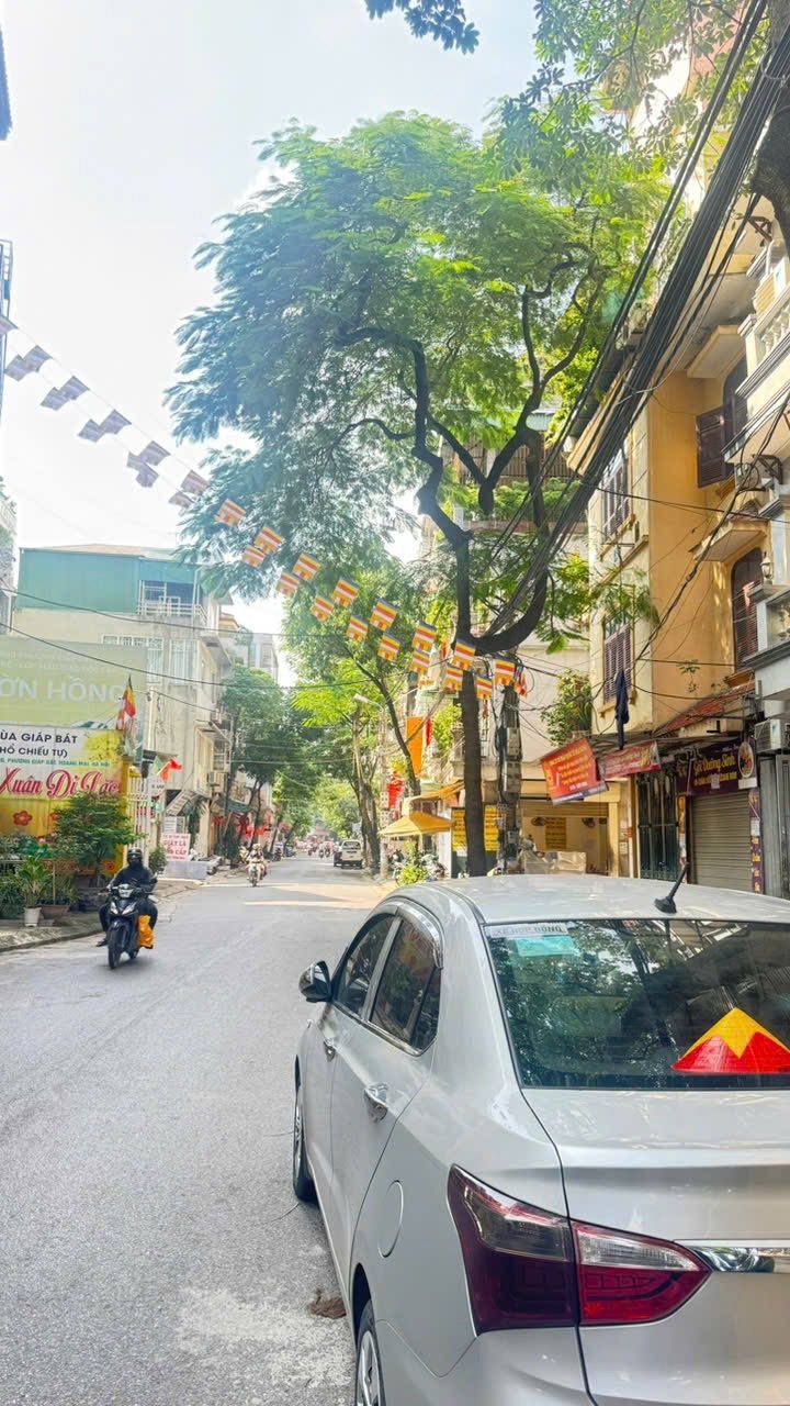 Bán nhà Kim Đồng - 55m2, Mặt Tiền Rộng, Ô Tô Tránh - 16.88 tỷ