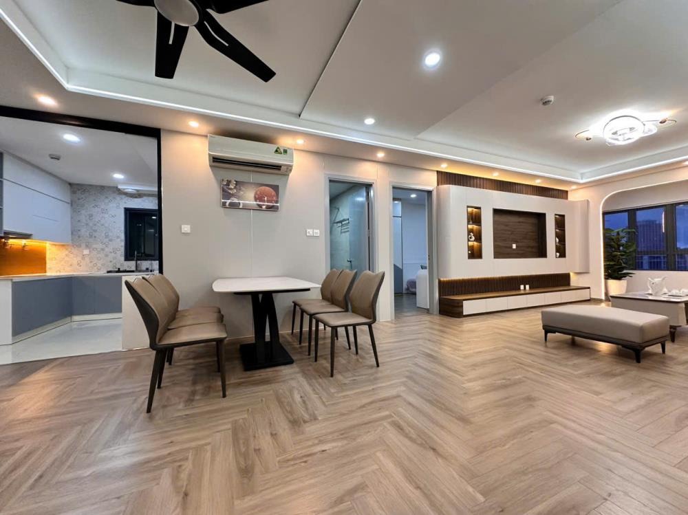 Bán Gấp Căn Hộ 3PN Mulberry Lane 124m2 - Giá Chỉ 8.x Tỷ