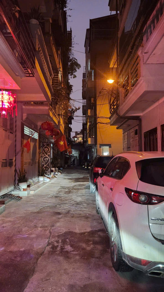 BÁN NHÀ NGỌC THỤY, LONG BIÊN, PHÂN LÔ QUÂN ĐỘI Chỉ Hơn 9 tỷ - 46m², 5 tầng, Gara, Ô tô tránh