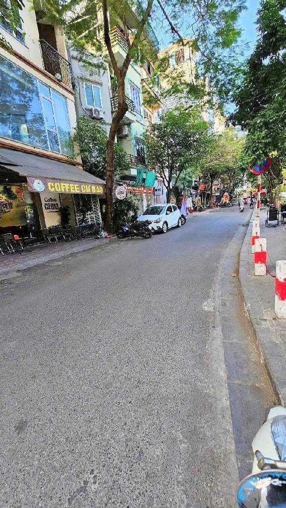 Bán nhà mặt hồ Văn Chương 140m2, mặt tiền 10m, lô góc, tặng GPXD 8 tầng