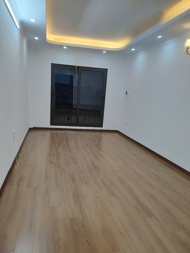 Bán Nhà Bát Khối, Cự Khối 5 Tầng, 34m² Oto Đỗ Cửa - Giá 5.x Tỷ
