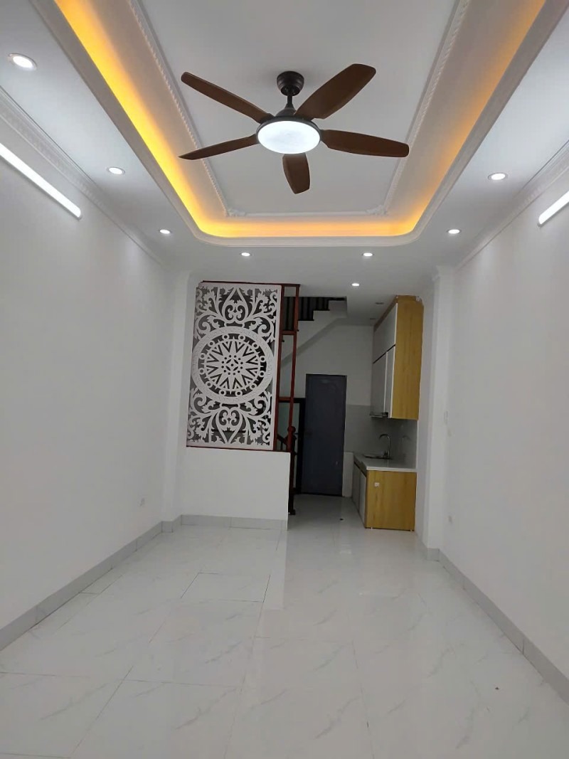 Bán Nhà Bát Khối, Cự Khối 5 Tầng, 34m² Oto Đỗ Cửa - Giá 5.x Tỷ